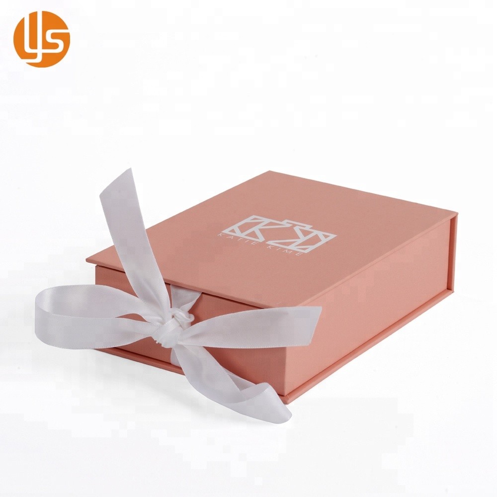 Caja rígida rosada impresa logotipo del tirón del regalo del papel de la cartulina con el cierre de la cinta