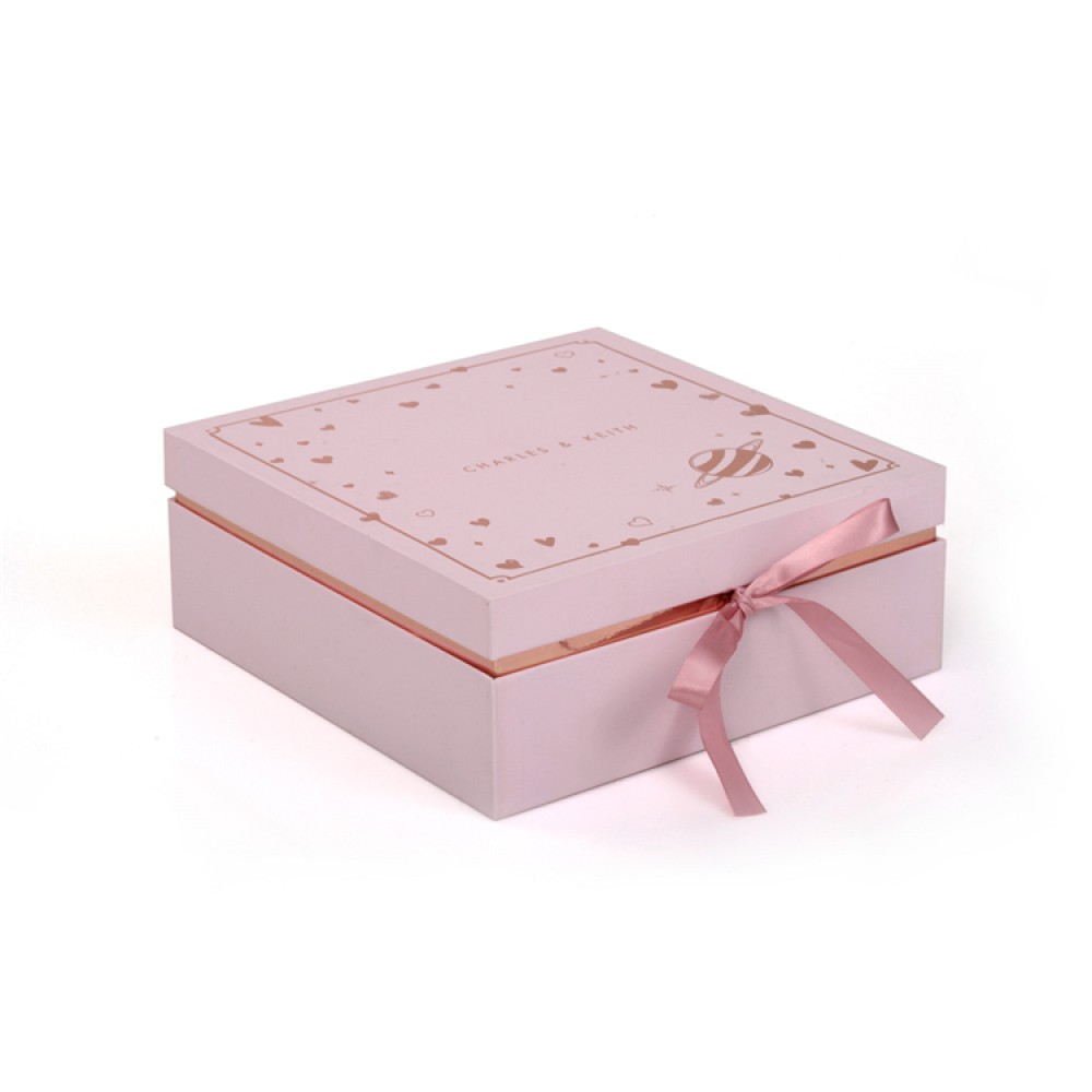Caja de regalo con tapa abatible rosa de cartón personalizada con cinta