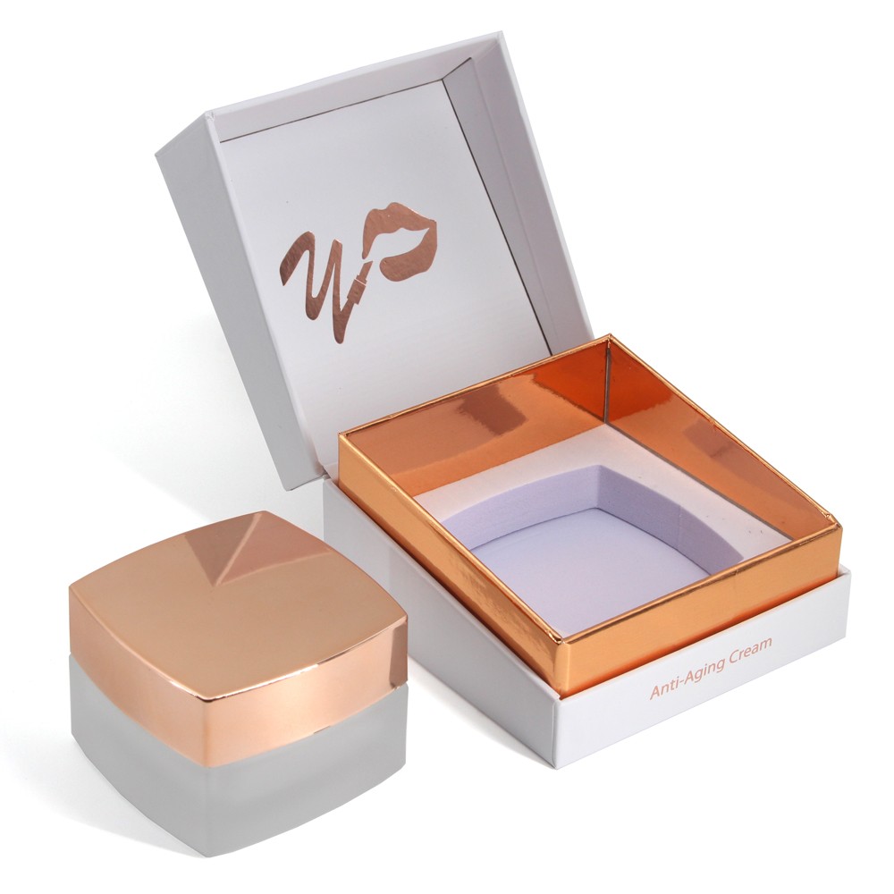 Caja de regalo de crema para el cuidado de la piel.