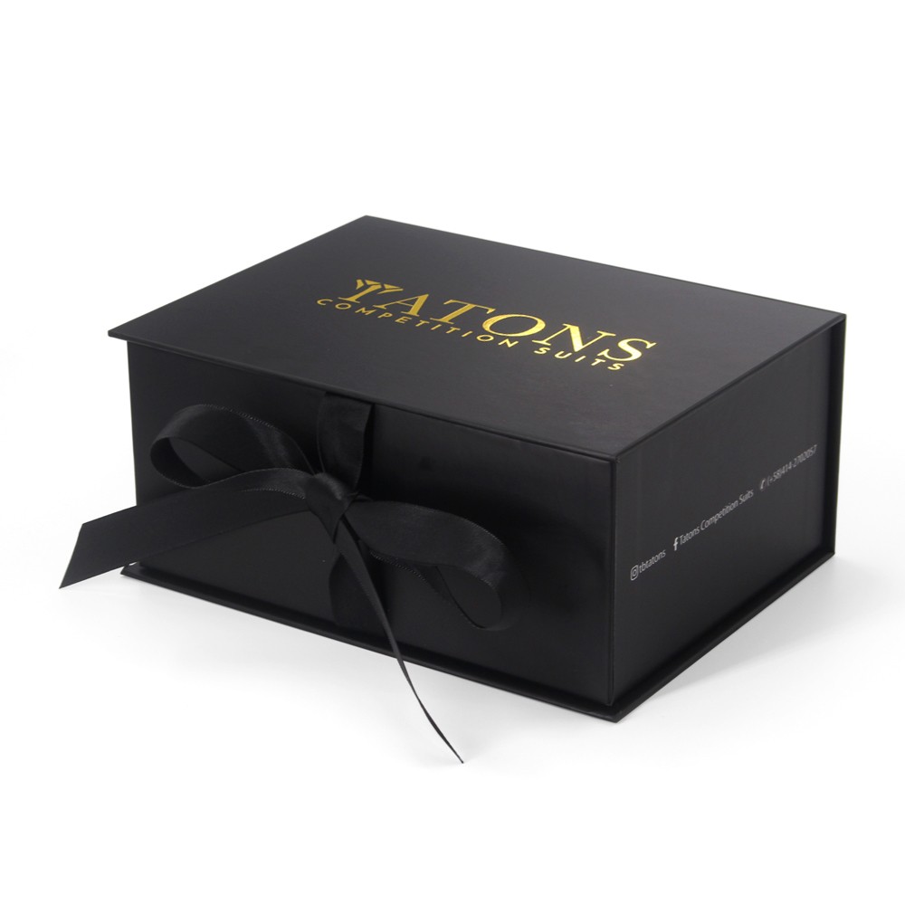 Schwarze Geschenkbox mit Satin