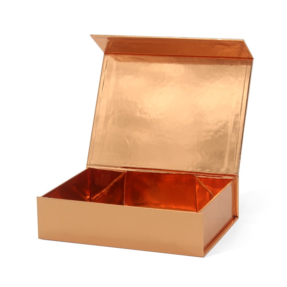 Складная жесткая упаковочная коробка золотого цвета.