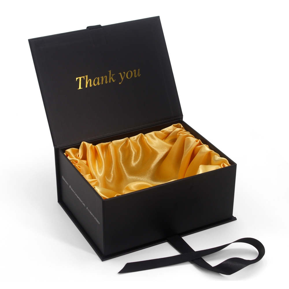 China wholesale magnetic gift box with silk